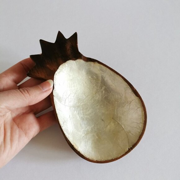 Wood Pineapple Trinket Tray Capiz Shell Inlay, Bowl Display Kitschy Decor - Picture 7 of 7